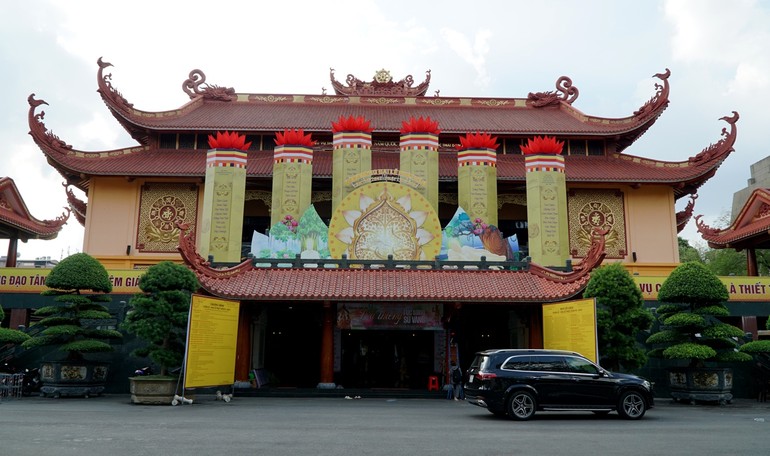 Lễ đài chính của Phật giáo TP.HCM tại Việt Nam Quốc Tự