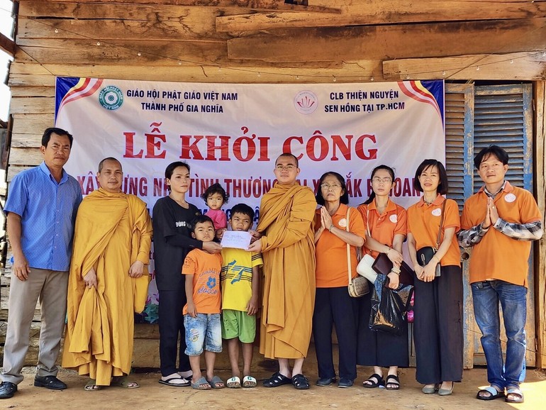 Khởi công nhà tình thương cho hộ nghèo tại xã Đắk R'Moan