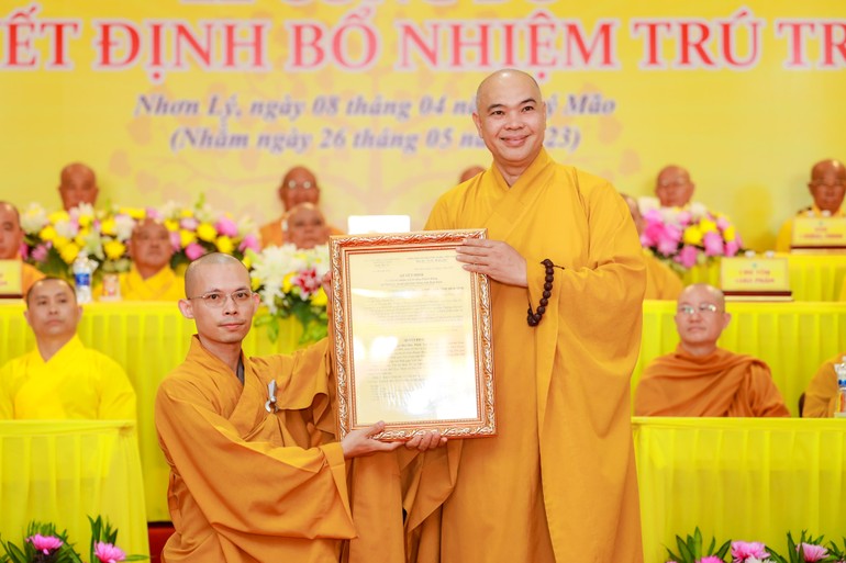 Đại đức Thích Vạn Độ nhận quyết định trụ trì chùa Phước Hưng