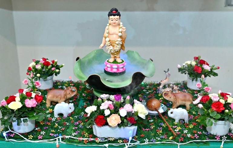 Lâm-tỳ-ni kính mừng Phật đản tại gia đình Phật tử Diệu Hoàng