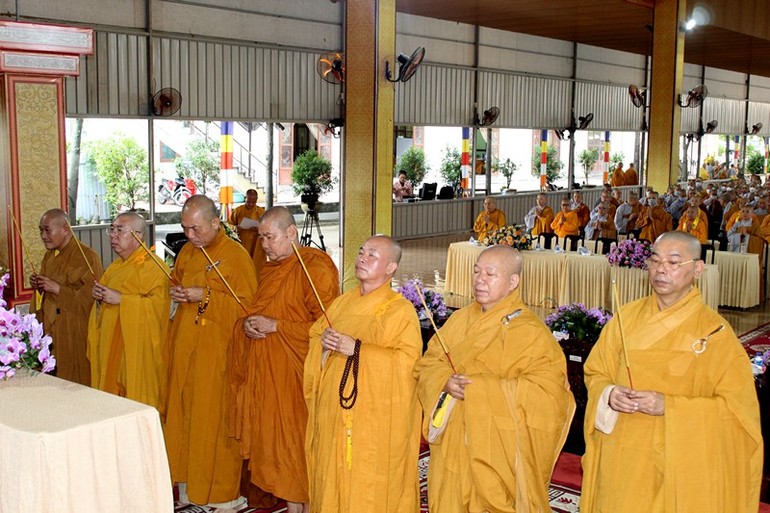 Chư tôn đức chứng minh, Ban Thường trực Ban Trị sự tỉnh niêm hương bạch Phật