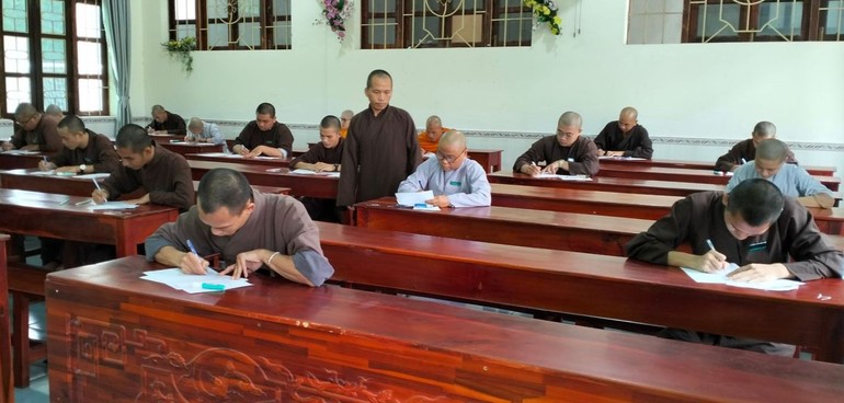 Tăng Ni sinh Trường Trung cấp Phật học tỉnh tham gia kỳ thi tốt nghiệp khóa XI (2019-2023) 