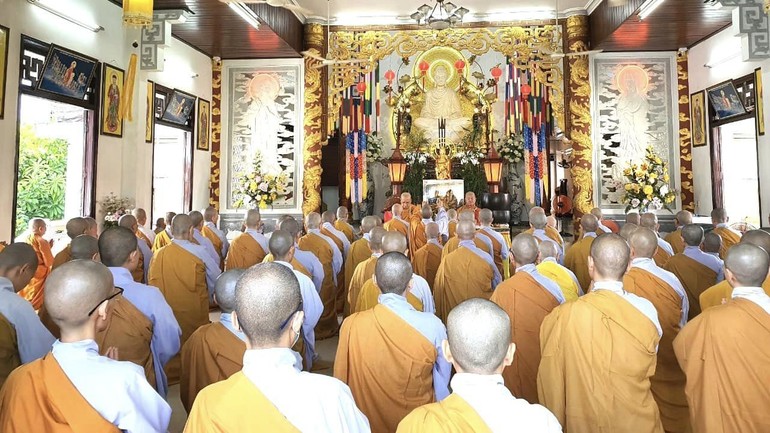  Hòa thượng Thích Quảng Thiện có lời sách tấn chư Ni sau lễ Tự tứ, tại Ni viện Diệu Quang