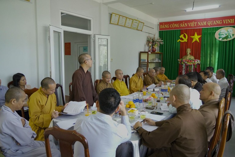 Ban Trị sự Phật giáo tỉnh tại buổi làm việc vào sáng 22-9, tại Trụ sở Ban Tôn giáo tỉnh