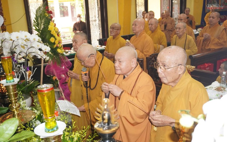 Chư tôn đức tưởng niệm Đại lão Hòa thượng Thích Tâm Châu tại chùa Vĩnh Nghiêm