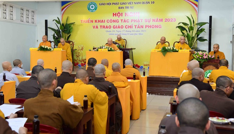 Phật giáo quận 10 họp triển khai Phật sự và trao giáo chỉ tấn phong giáo phẩm