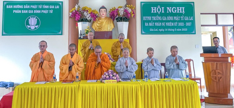 Chư tôn đức chứng minh hội nghị ra mắt nhân sự Phân ban Gia đình Phật tử tỉnh 