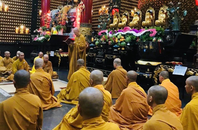 Chư Tăng làm lễ tác pháp An cư kiết hạ Phật lịch 2567, tại chùa Vạn Phật