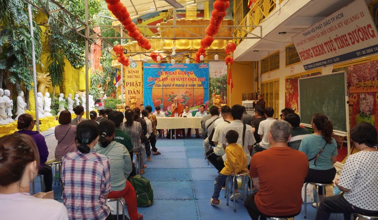 Khai giảng lớp dạy nghề cho người khiếm thị tại chùa Kỳ Quang II