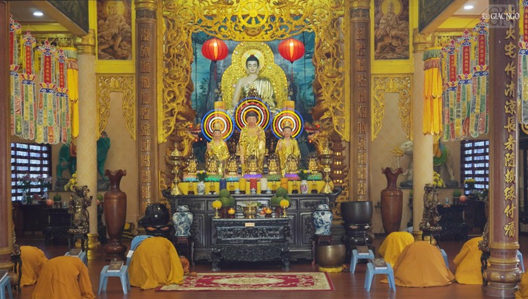 Chư hành giả an cư tại trường hạ chùa Minh Đạo trong thời khóa sám hối 