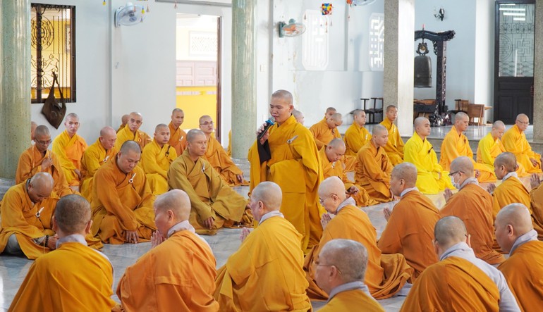 Tăng Ni Q.Gò Vấp Bố-tát định kỳ theo truyền thống của Phật giáo quận
