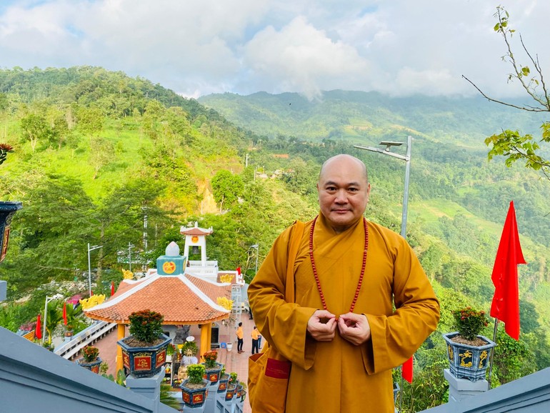 Thượng tọa Thích Đức Tuấn, Chủ tịch Hội Phật Tử Việt Nam tại Châu Mỹ, trụ trì chùa Pháp Vương California