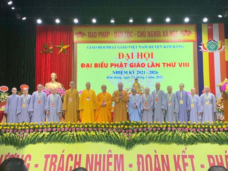 15 thành viên tân Ban Trị sự Phật giáo huyện Kim Bảng nhiệm kỳ 2021 - 2026 ra mắt đại hội