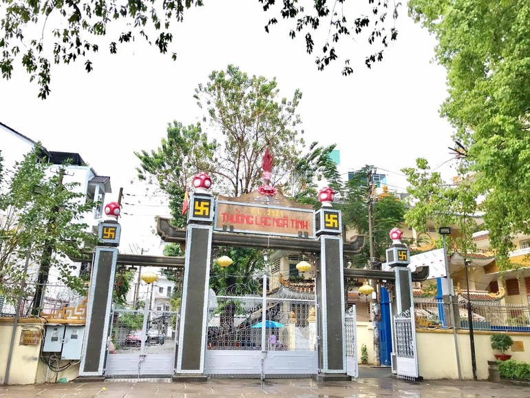 Cổng tịnh xá Trung Tâm (quận Bình Thạnh, TP.HCM)
