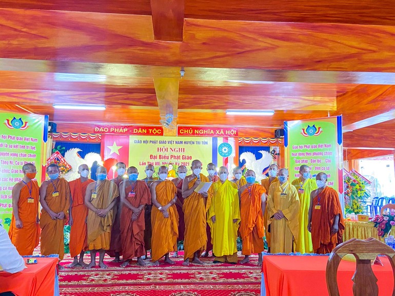 Tân Ban Trị sự Phật giáo huyện Tri Tôn ra mắt và phát biểu nhận nhiệm vụ tại hội nghị