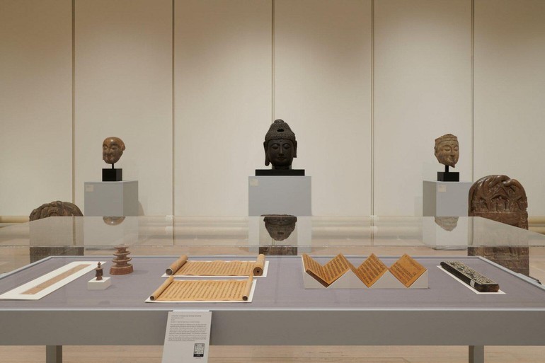 Các hiện vật được trưng bày trong triển lãm “Mục đích của nghệ thuật Phật giáo là gì?” 