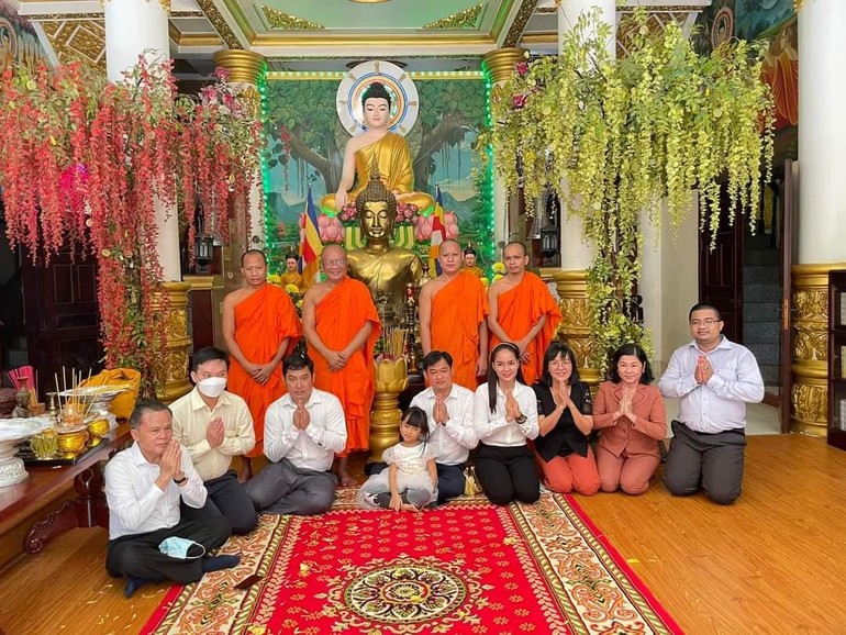 Đoàn Tổng Lãnh sự Vương quốc Campuchia ở TP.HCM thăm chùa PituKhôsaRăngSây