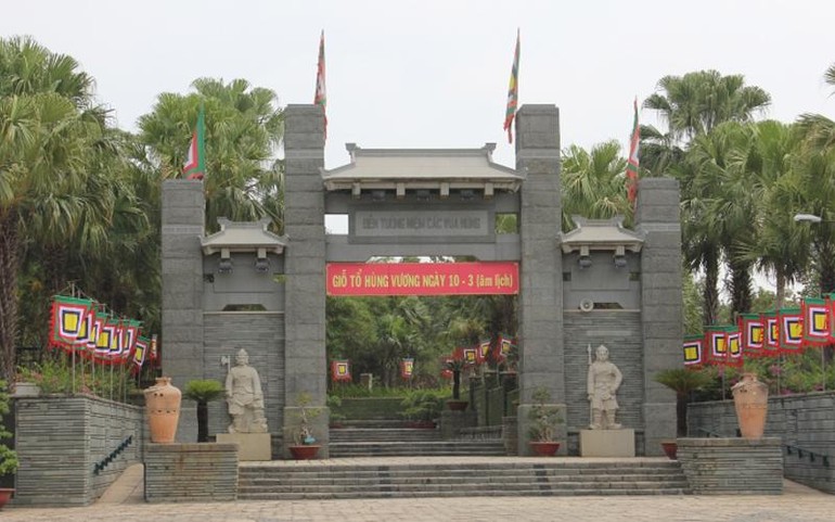 Đền tưởng niệm các vua Hùng tại Công viên Lịch sử - Văn hóa dân tộc, TP.Thủ Đức