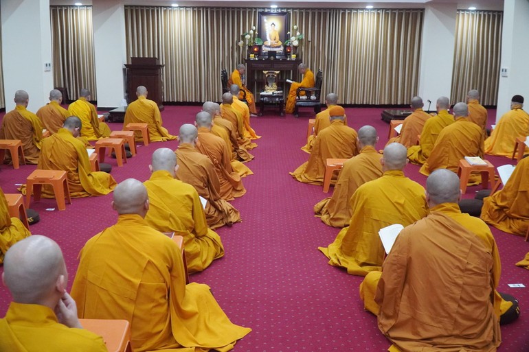 Toàn cảnh lễ bố-tát, thính giới của chư Tăng Học viện Phật giáo VN tại Hà Nội