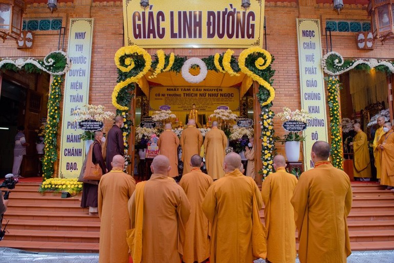 Trung ương GHPGVN viếng tang Ni trưởng Thích nữ Như Ngọc tại chùa Phước Huệ