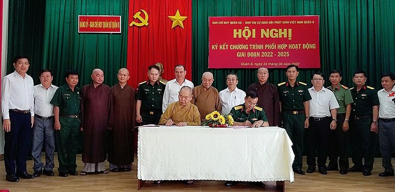 Lễ ký kết chương trình phối hợp hoạt động diễn ra tại Ban Chỉ huy Quân sự quận 8 (122 Lê Quyên, phường 5, quận 8, TP.HCM)