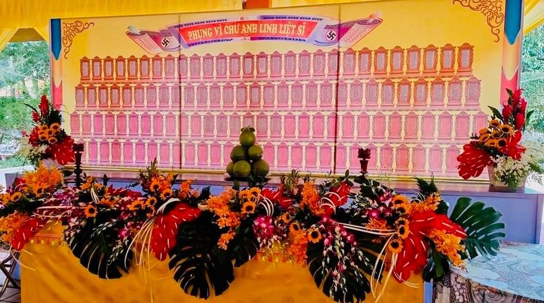 Lễ cầu siêu anh linh các anh hùng, liệt sĩ tại Nghĩa trang huyện Long Thành vào chiều 23-7