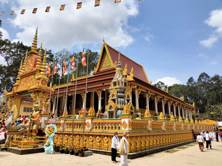 Chánh điện chùa SamRongEk hoàn thành sau 4 năm xây dựng
