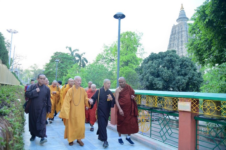 Đức Pháp chủ dẫn đoàn GHPGVN tham dự Hội nghị Thượng đỉnh Phật giáo Thế giới tại Ấn Độ - Ảnh: Ngộ Dũng