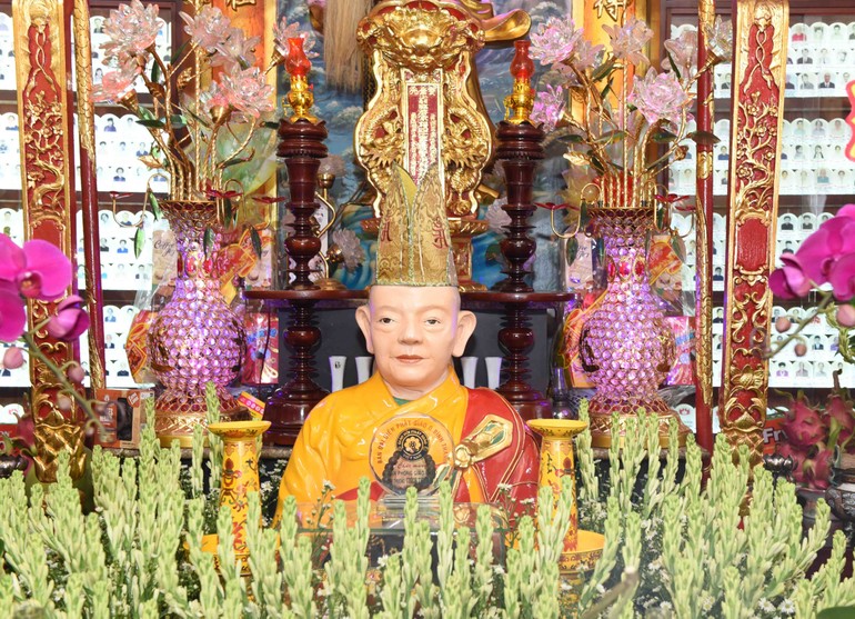 Tôn tượng Hòa thượng Thích Thiện Hiền tại tổ đường chùa Bảo Quang