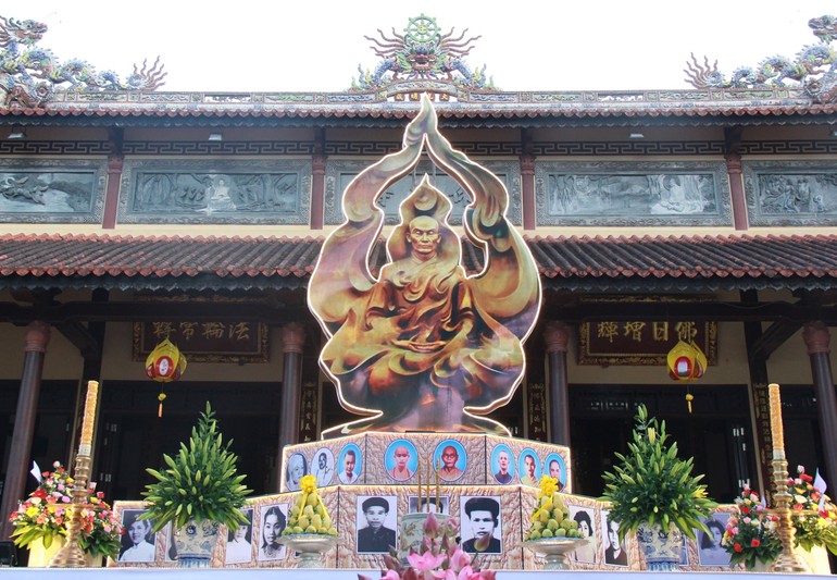 Thánh tượng Bồ-tát Thích Quảng Đức và chư Tăng Ni, Phật tử Thánh tử đạo được tôn trí tại chùa Từ Đàm lịch sử
