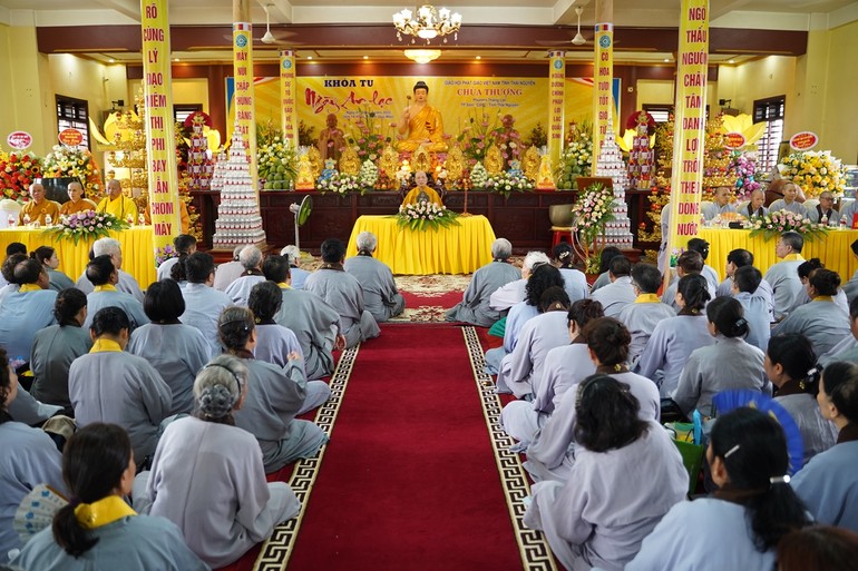 Khóa tu "Một ngày an lạc" tại chùa Thượng (TP.Sông Công) với sự tham gia của hơn 3.000 Phật tử
