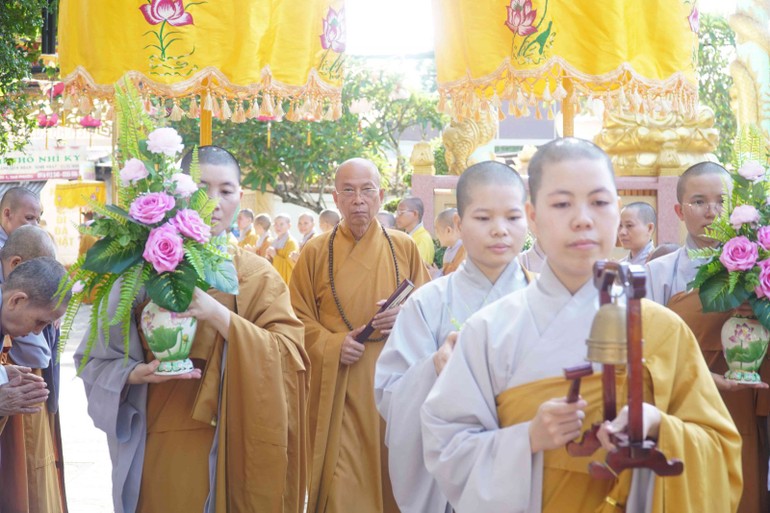Cung nghinh chư tôn đức lãnh đạo Ban Trị sự GHPGVN tỉnh Đồng Nai quang lâm hạ trường chùa Long Vân