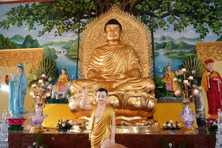 Tôn tượng Phật Bổn Sư được an vị tại chùa Phật Bửu bằng đồng có trọng lượng hơn 3 tấn