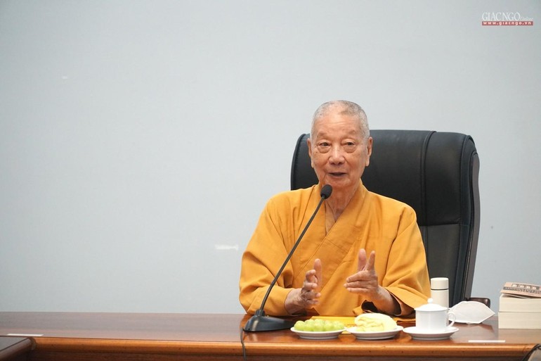 Trưởng lão Hòa thượng Thích Trí Quảng quang tâm chủ trì và chỉ đạo buổi họp của Hội đồng Điều hành Học viện Phật giáo VN tại TP.HCM ngày 21-4-2022