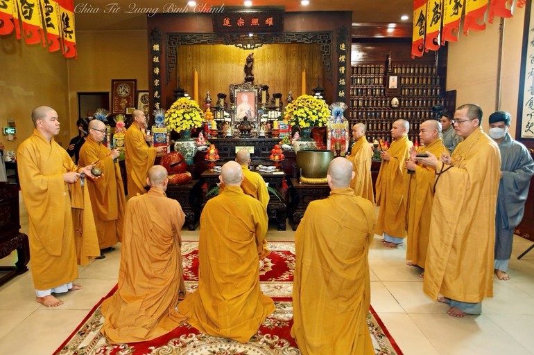 Thời kinh cầu nguyện tại chùa Từ Quang nhân lễ húy kỵ Hòa thượng Thích Thanh Phong