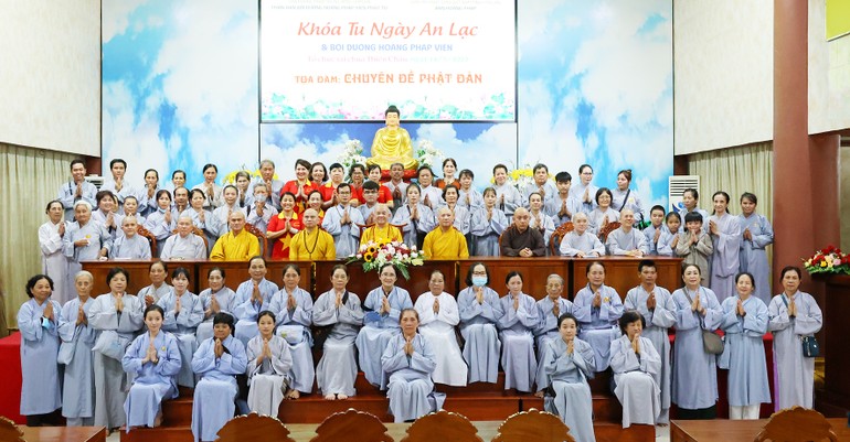 600 Phật tử tham dự khóa tu Ngày an lạc và bồi dưỡng Hoằng pháp viên tại chùa Thiên Châu ngày 14-5