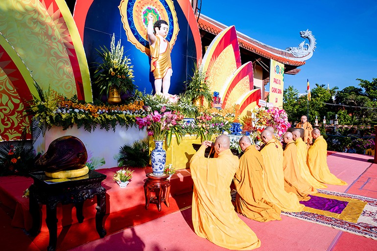 Lễ đài chính của Phật giáo tỉnh Quảng Nam tại Văn phòng Ban Trị sự - chùa Đạo Nguyên
