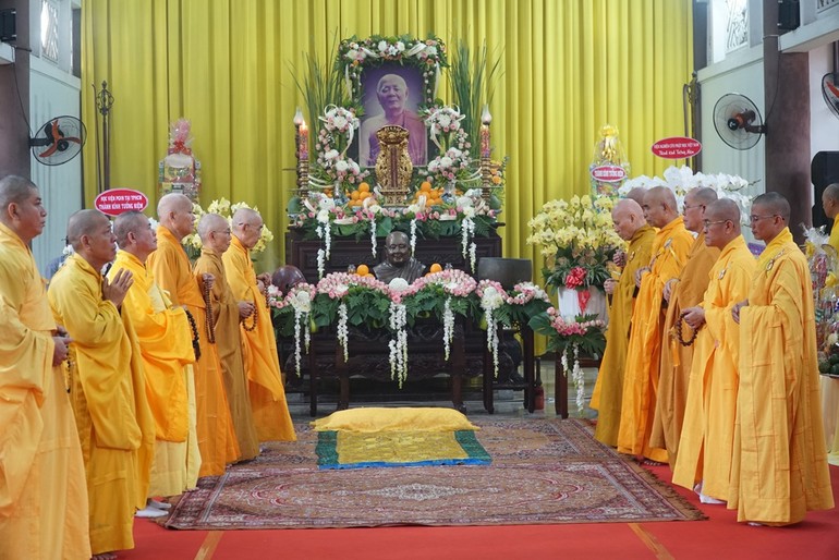 Chư tôn giáo phẩm tưởng niệm húy nhật Trưởng lão Hòa thượng Thích Minh Châu (1918-2012)