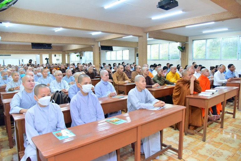 545 học viên hệ đào tạo từ xa tham dự lễ khai giảng vào sáng nay, 28-10, tại cơ sở I - Học viện Phật giáo VN tại TP.HCM