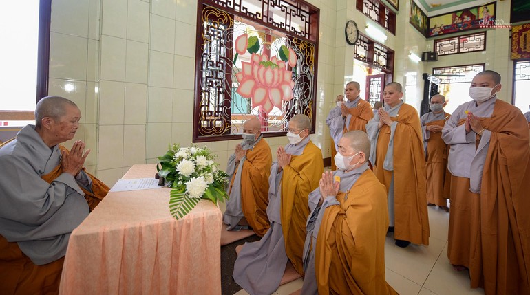 Chư Ni quận 8 tác pháp Tự tứ tại chùa Pháp Quang 
