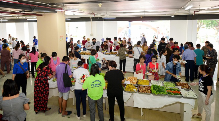 Ngày hội “Ẩm thực chay” gây quỹ “Vì người nghèo” năm 2022 tại phường Phú Mỹ, quận 7