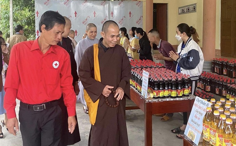 “Phiên chợ Tết 0 đồng” tại Văn phòng Ban Trị sự Phật giáo huyện Tuy An