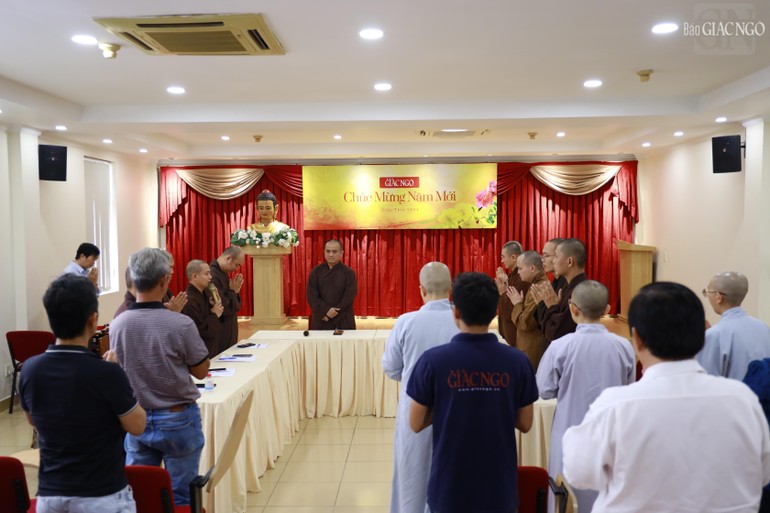 Quang cảnh buổi họp mặt đầu năm của Câu lạc bộ Phóng viên - Cộng tác viên Báo Giác Ngộ vào chiều 1-3 - Ảnh: Thịnh Lã