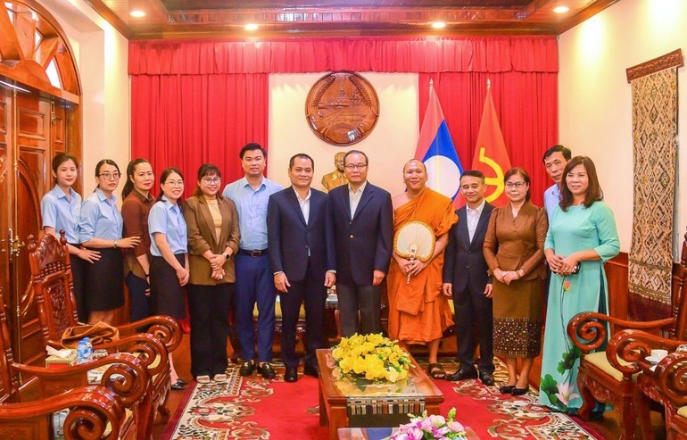 Đoàn Liên hiệp các tổ chức hữu nghị TP.Đà Nẵng chúc tết Bunpimay đến Tổng Lãnh sự nước CHDCND Lào