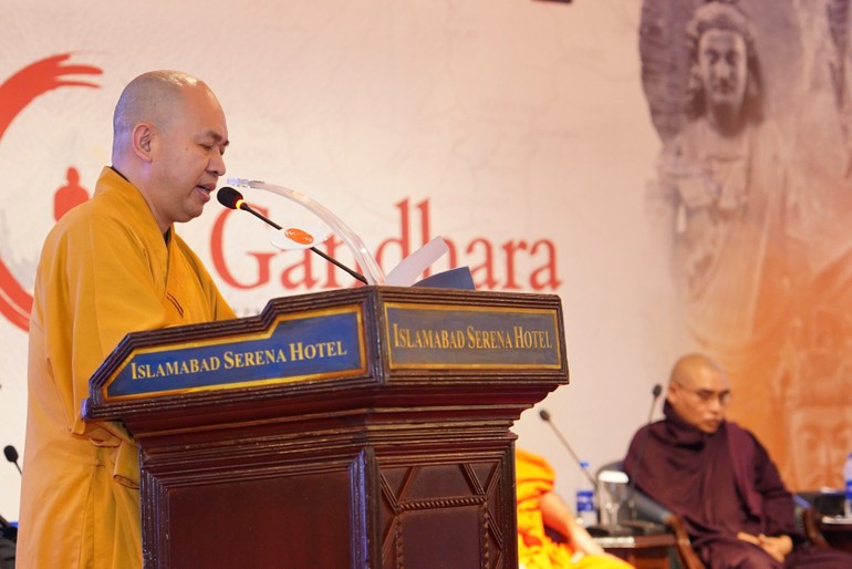 Thượng tọa Thích Đức Thiện phát biểu tại hội thảo với đề tài “Tôn vinh di sản Phật giáo của Pakistan: con đường dẫn đến hòa bình”.
