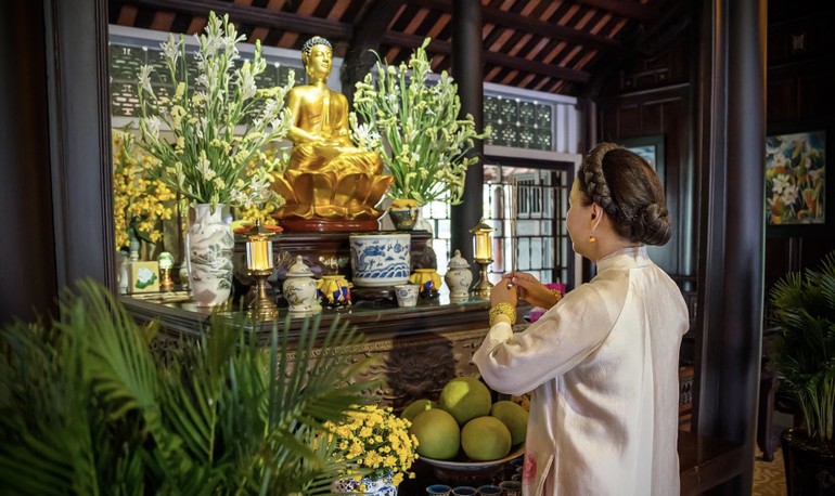 Nhà không có bàn thờ Phật muốn tụng kinh lạy Phật phải làm sao?