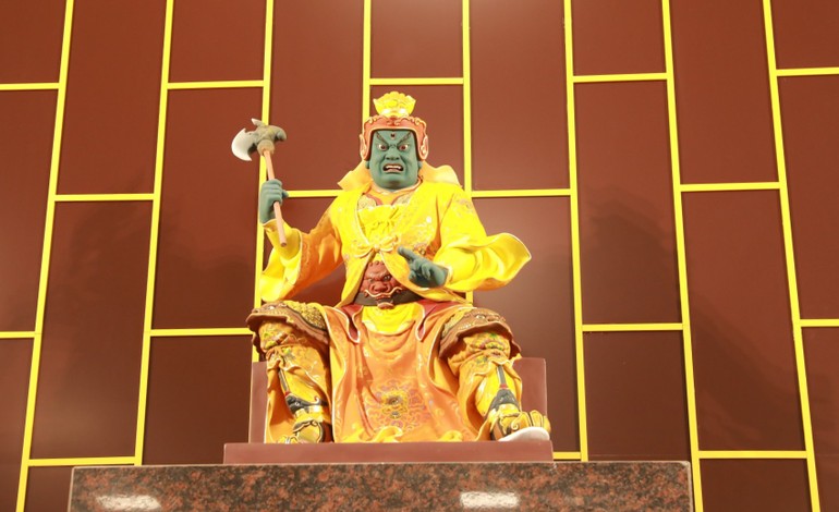 Tượng Giám trai sứ giả tại trai đường chùa Phổ Quang