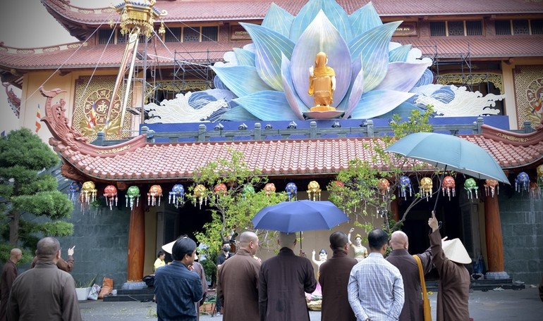 Khảo sát lễ đài Phật đản tại Việt Nam Quốc Tự