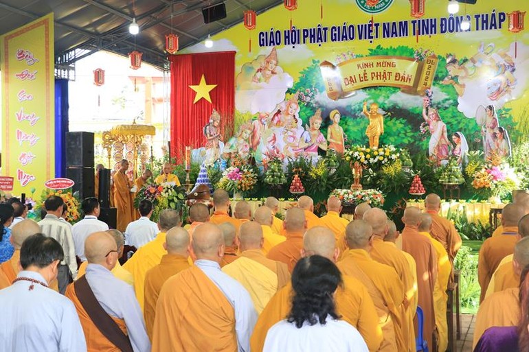 Quang cảnh lễ chính thức Đại lễ Phật đản Phật lịch 2568 do Ban Trị sự GHPGVN tỉnh Đồng Tháp tổ chức 