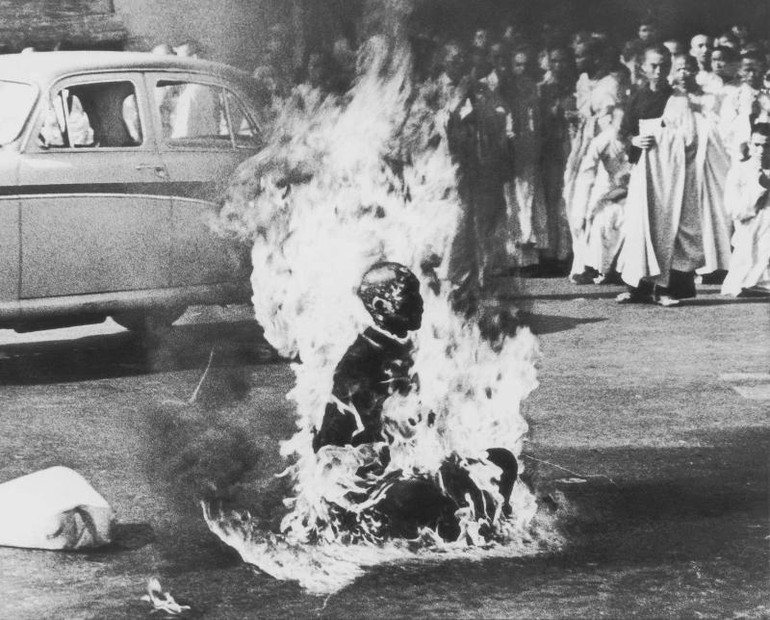 Bức ảnh Hòa thượng Thích Quảng Đức tự thiêu để phản đối đàn áp Phật giáo năm 1963 - Ảnh: Malcolm Browne